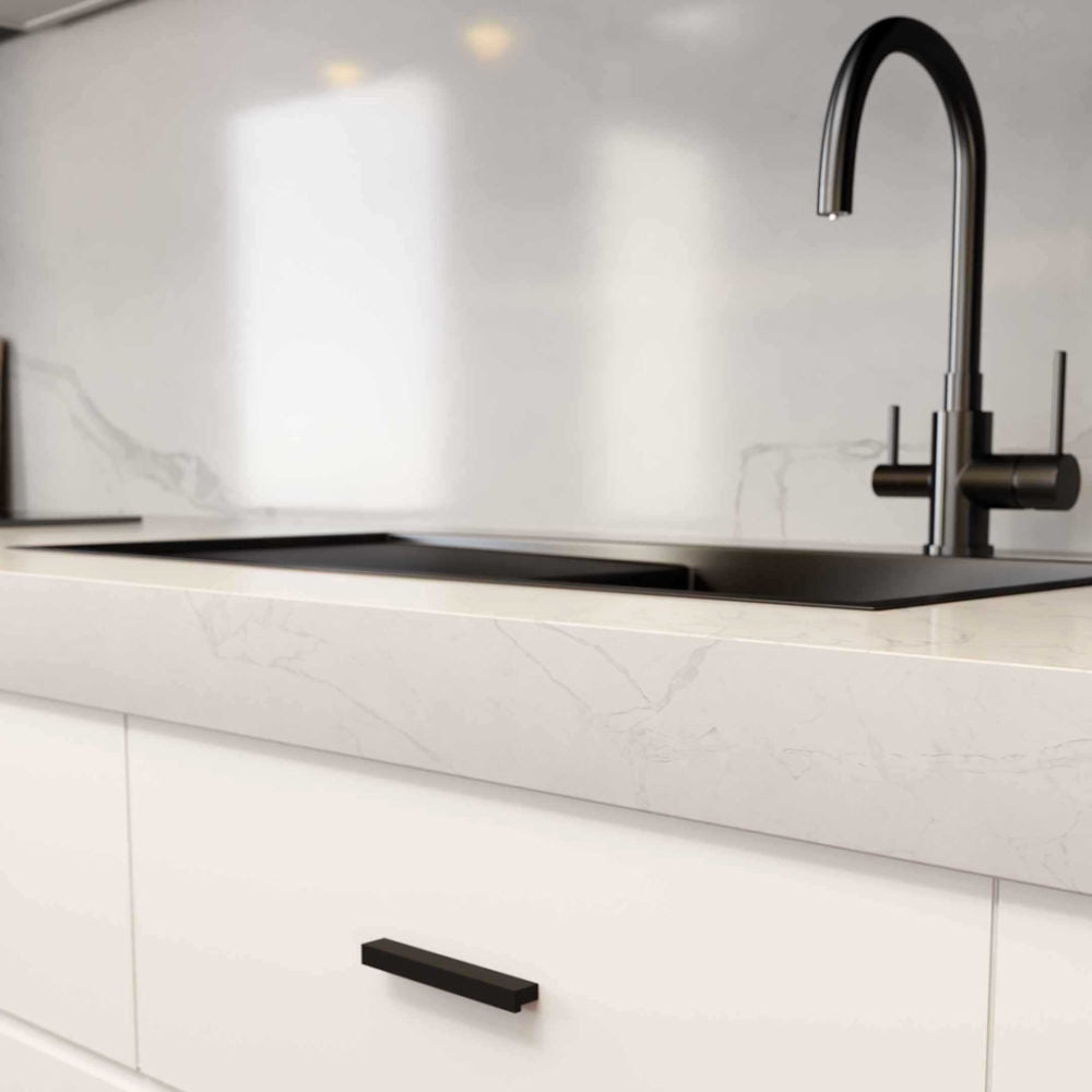 Poignée de meuble de cuisine 115 mm - noir mat - Nigelle