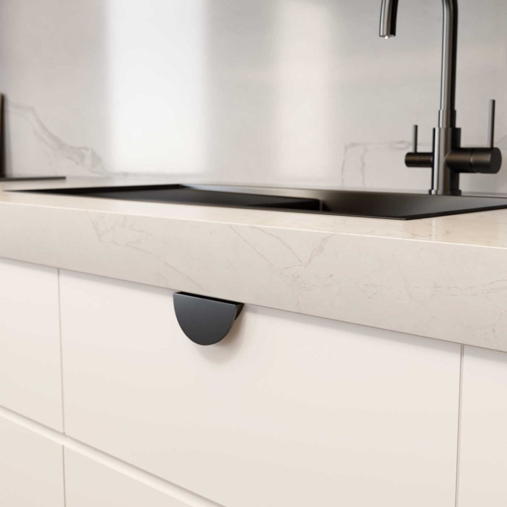 Poignée de meuble de cuisine demi-lune 98 mm - gunmetal brossé